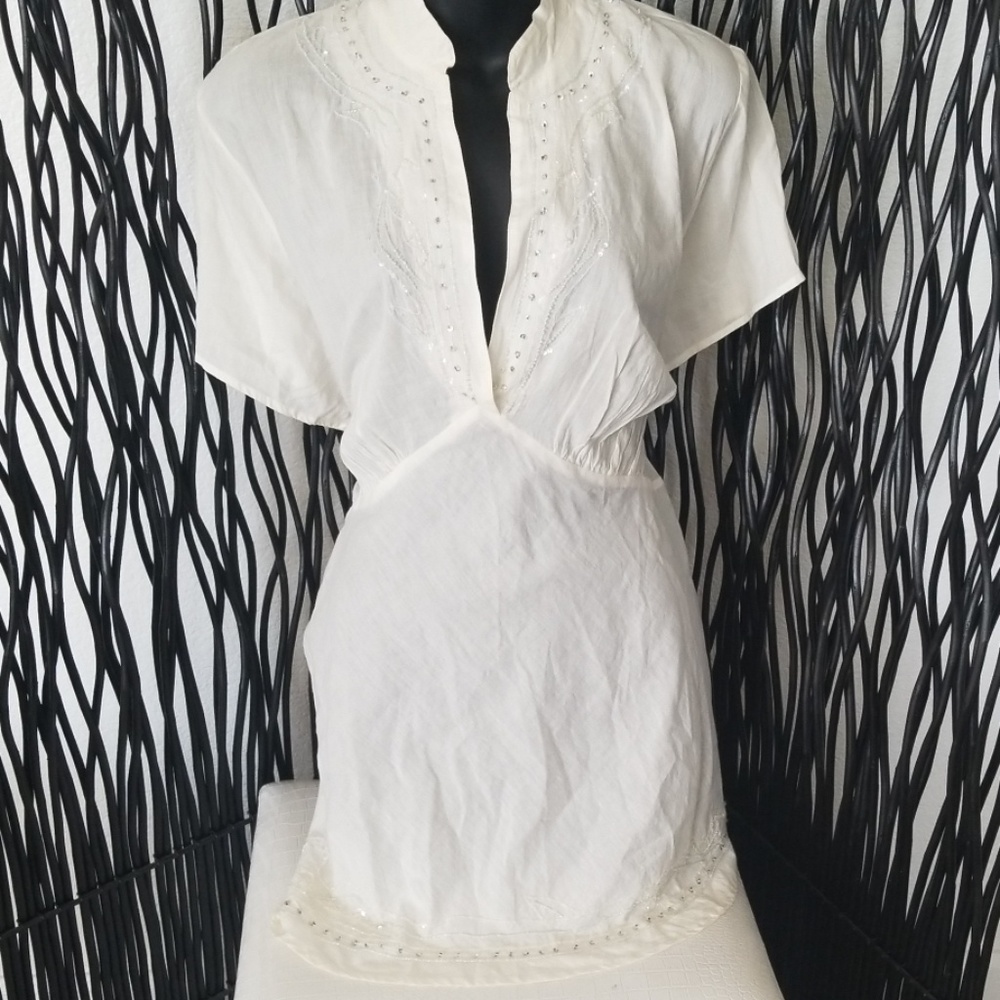 Ladies Blouse NWT Size 3X. Cream color